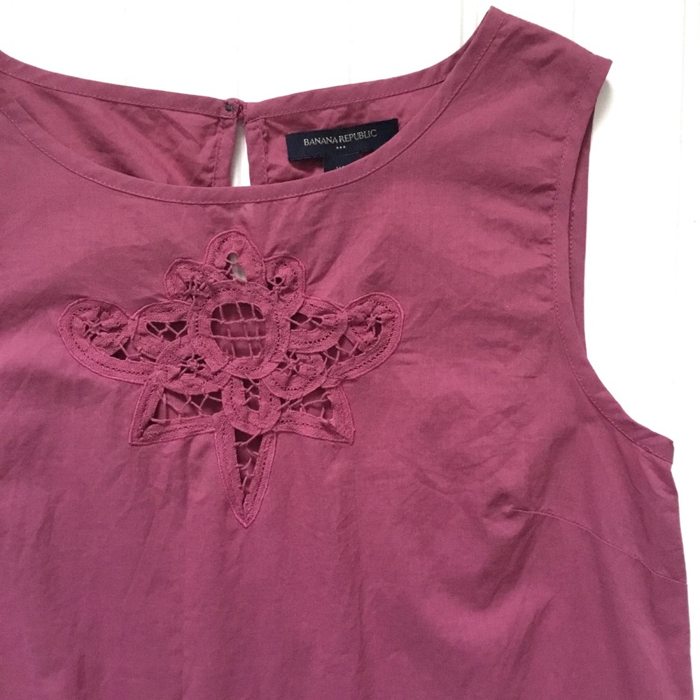 Banana Republic XS Crochet Detail Sleeveless Blouse